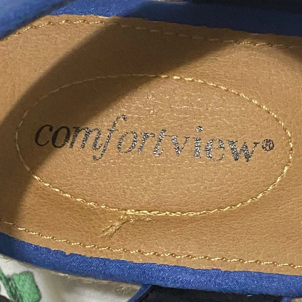 Comfortview Women's Wide Width The Elodie Espadrille new with out tags.